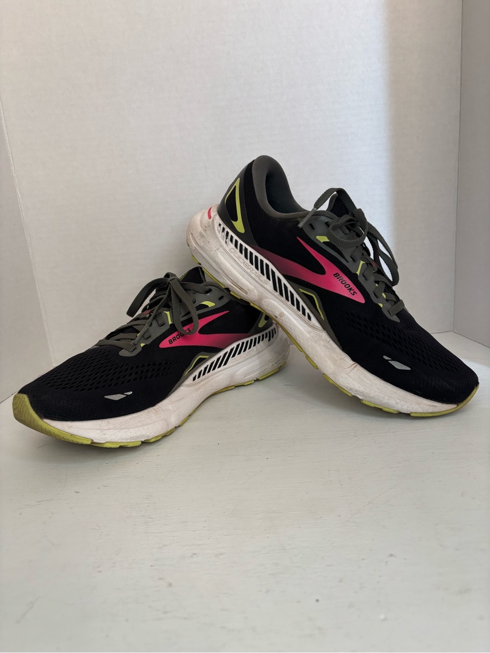 Brooks Adrenaline GTS 23 Running Shoes Black Pink Women’s US 9.5B